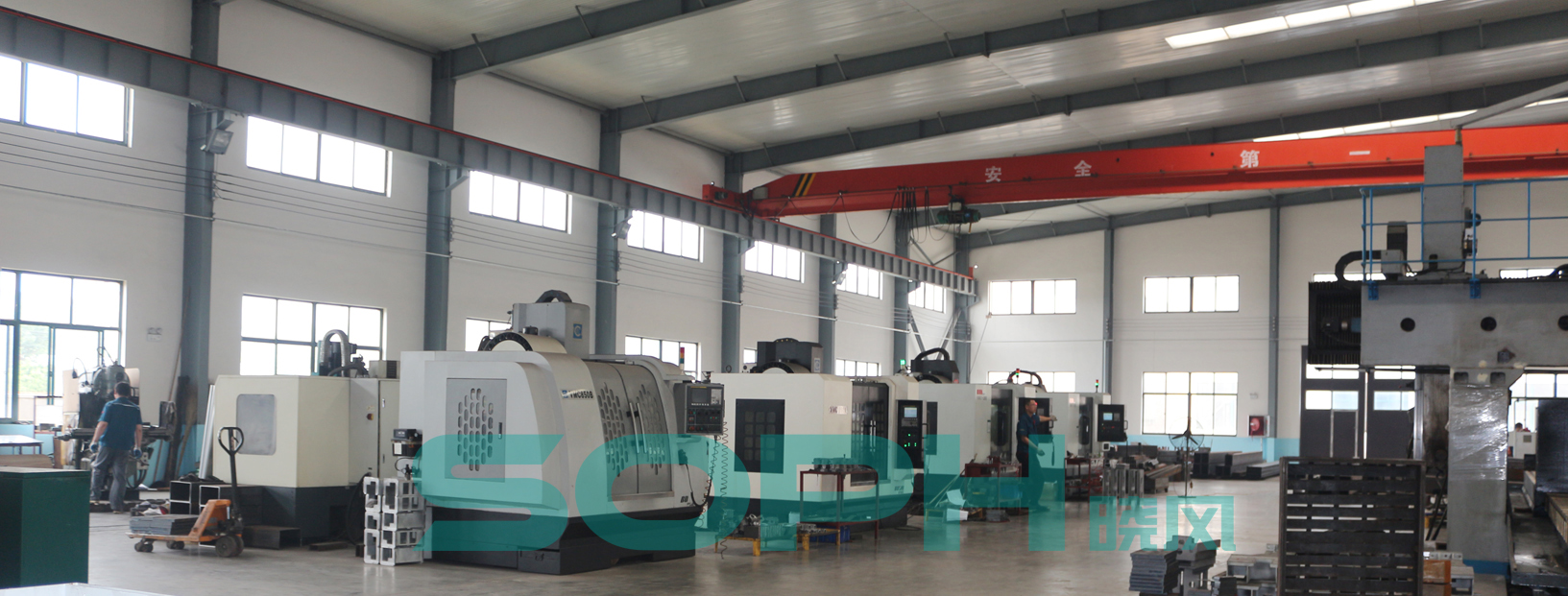 CNC milling center 1.jpg
